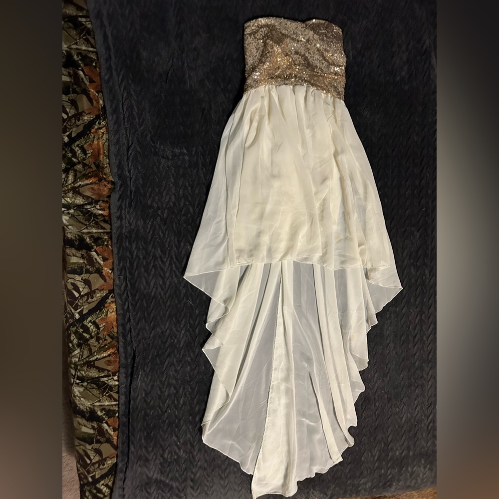 Beautiful dress with white & gold/crème with sparkles